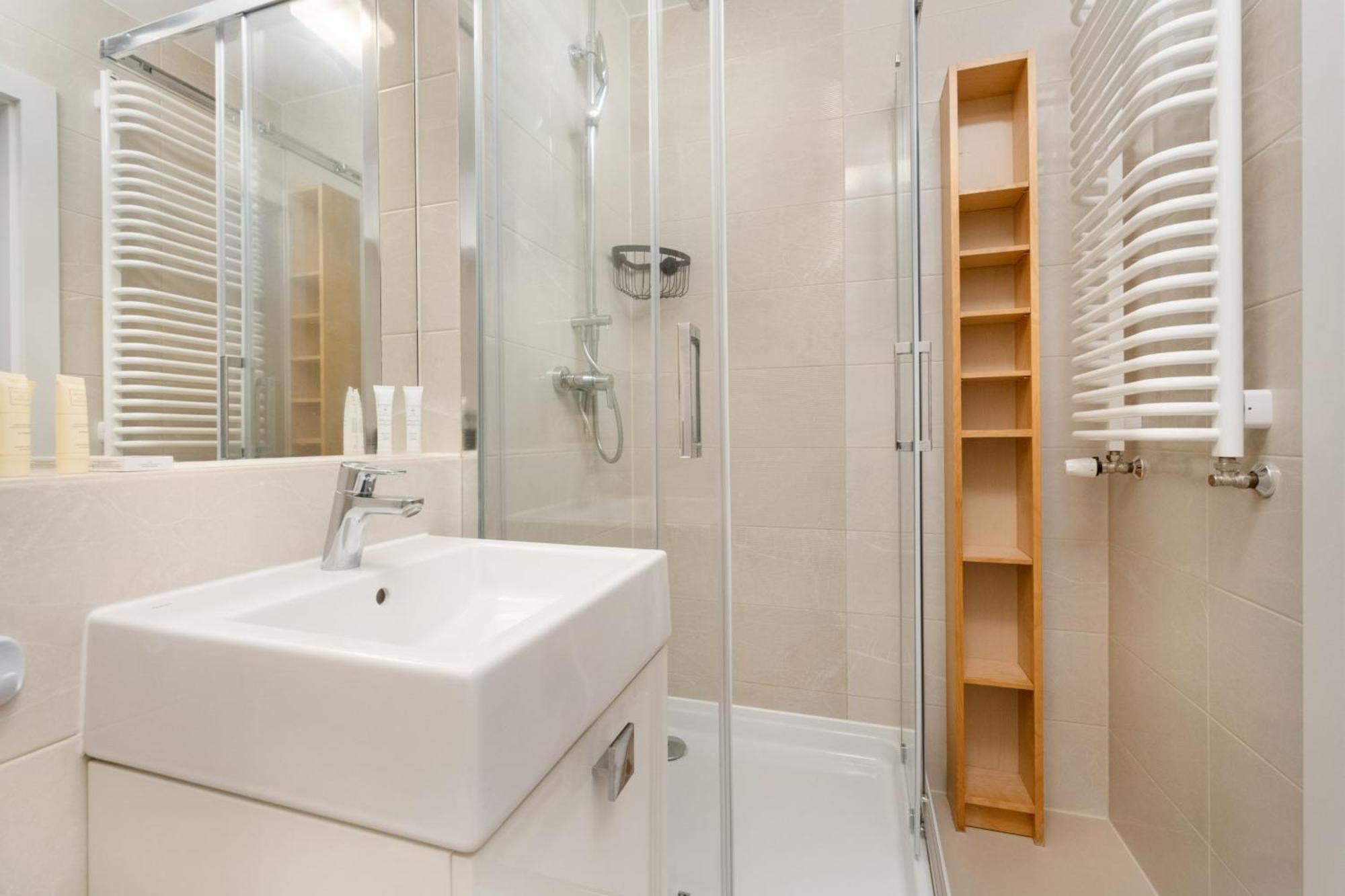 Klasyczny Apartament Z Balkonem We Wroclawiu By Noclegi Renters Exteriör bild