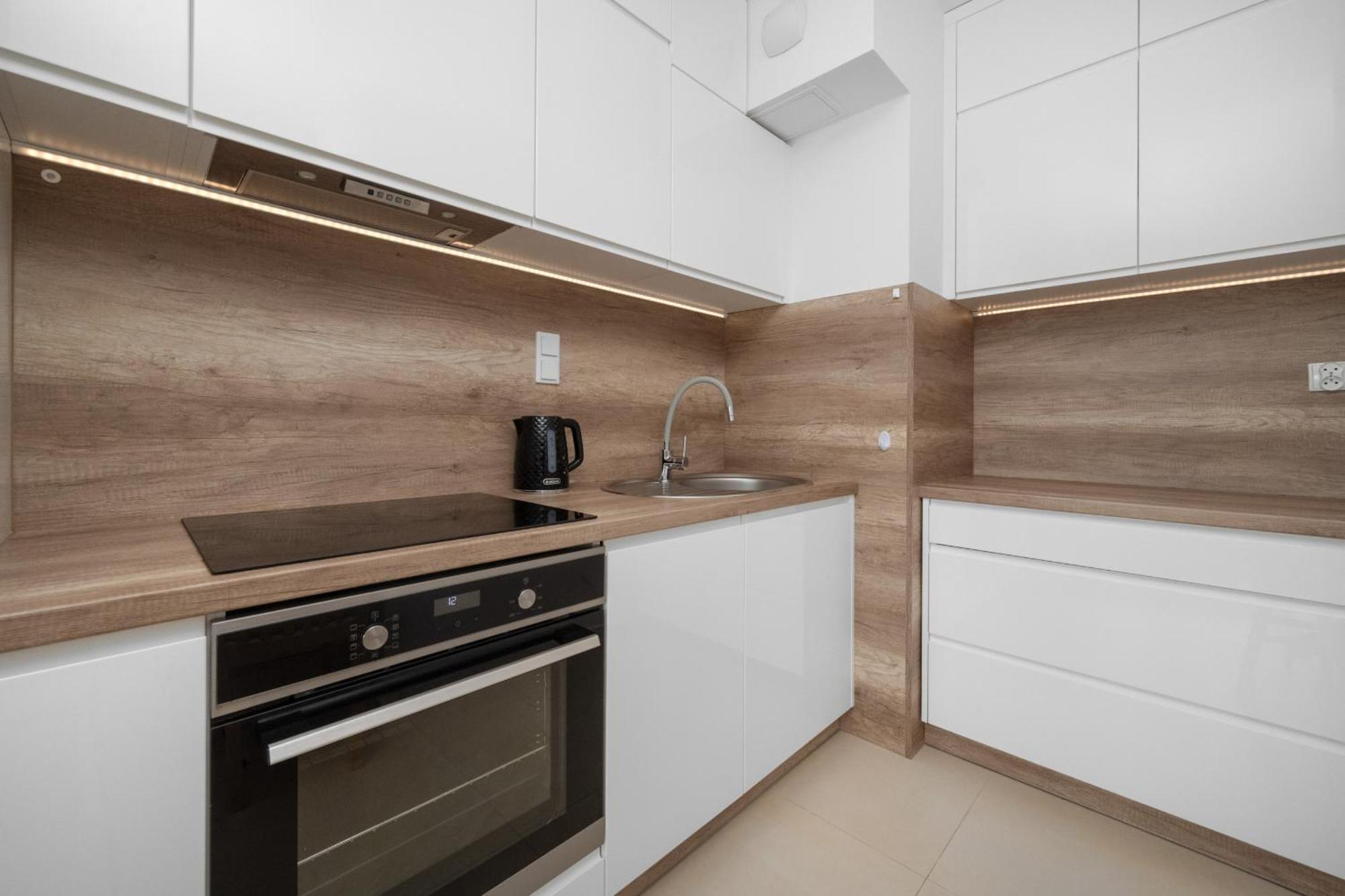 Klasyczny Apartament Z Balkonem We Wroclawiu By Noclegi Renters Exteriör bild
